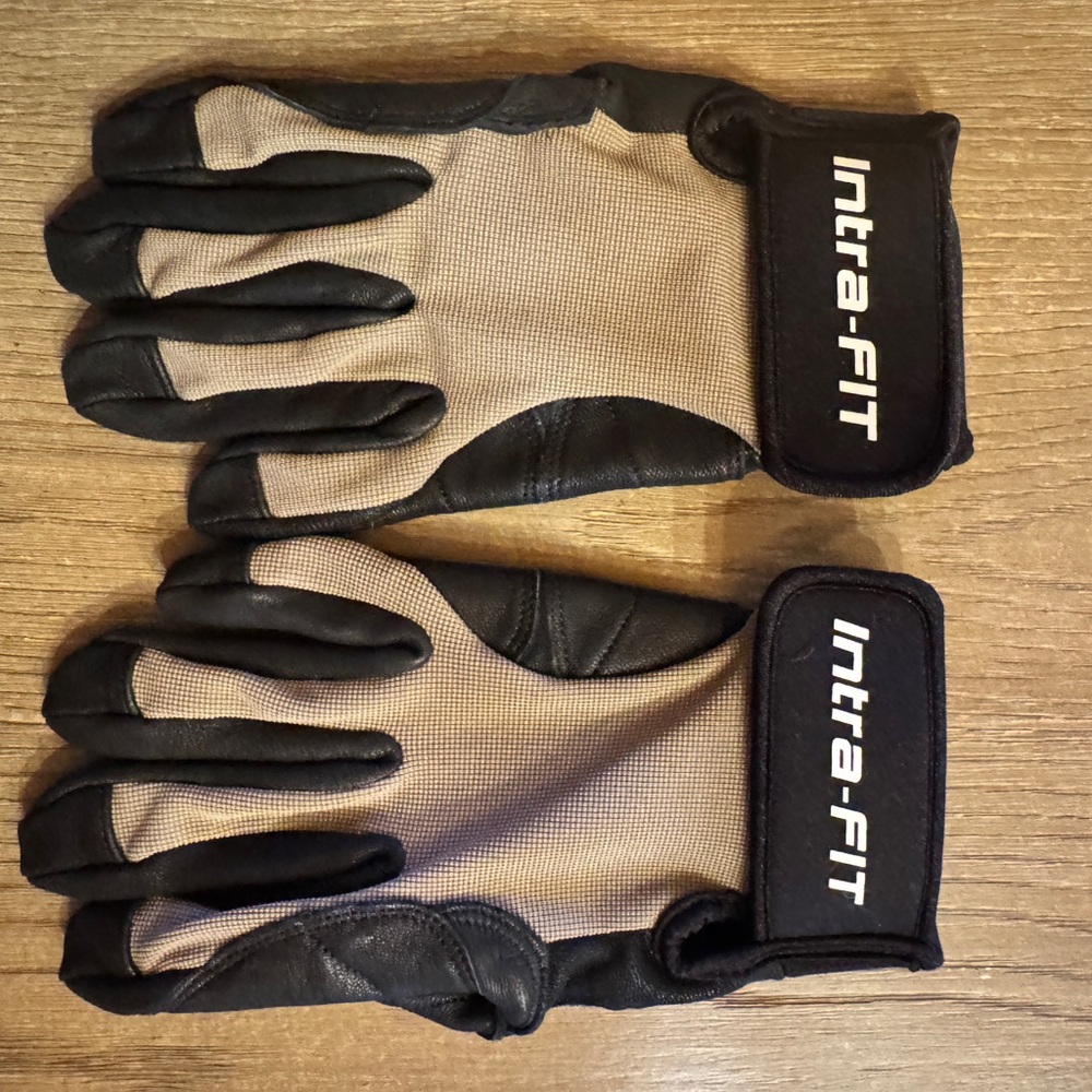 NWOT women’s hiking gloves - Picture 2 of 3
